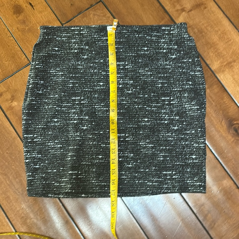 Size medium elastic waistband pull on skirt can be dressed up or down